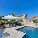 Villa Karolina With Private Pool Dračevac