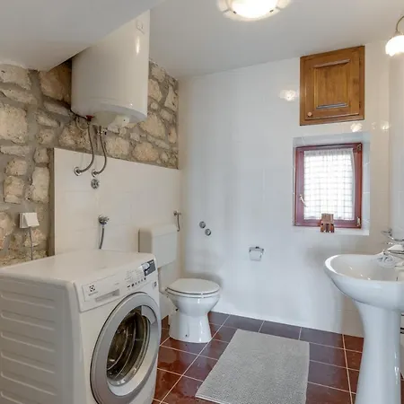 Βίλα Karolina With Private Pool Dračevac