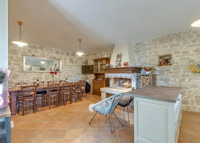 Karolina With Private Pool Vila Dracevac