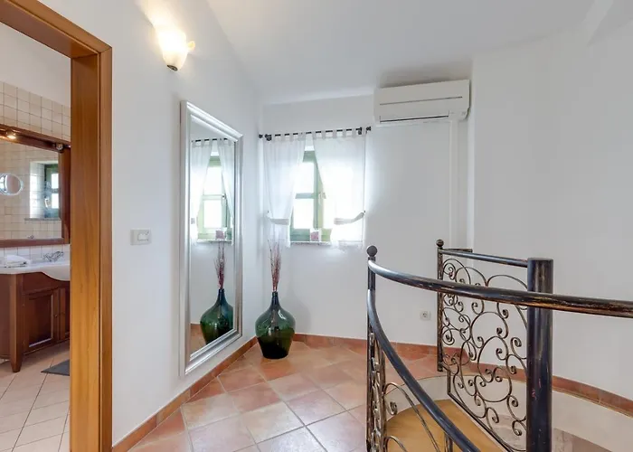 Karolina With Private Pool Vila Dracevac