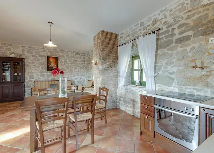 Karolina With Private Pool Vila *