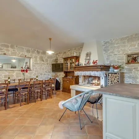 Karolina With Private Pool Villa Dracevac
