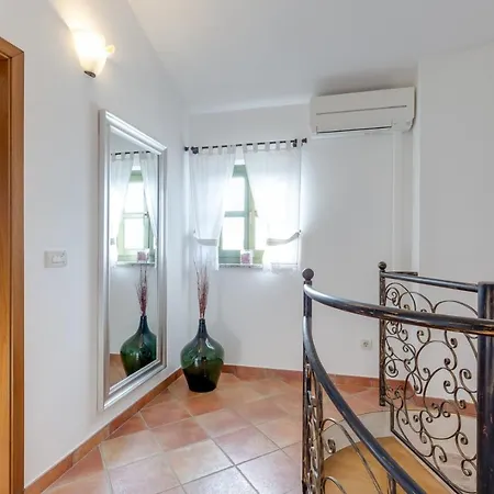 Karolina With Private Pool Villa Dracevac