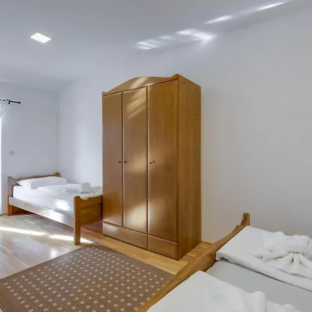 Karolina With Private Pool וילה Dračevac