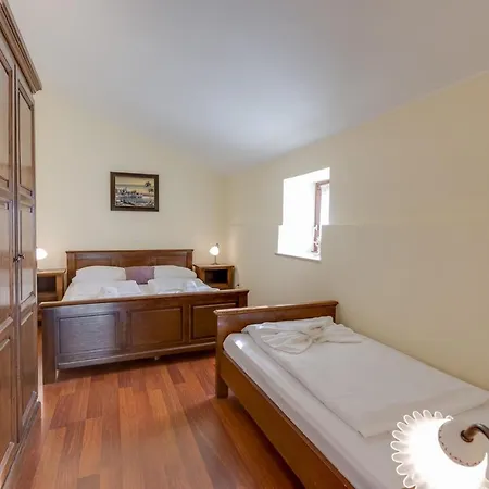 فيلة Karolina With Private Pool Dračevac